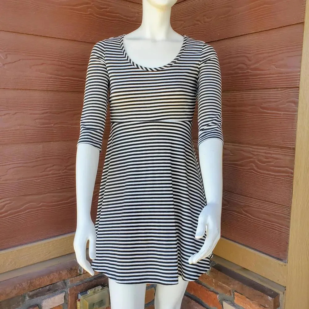 Xhilaration Black and White Striped 3/4 Sleeve Mini Dress Size Small EUC - Picture 14 of 14